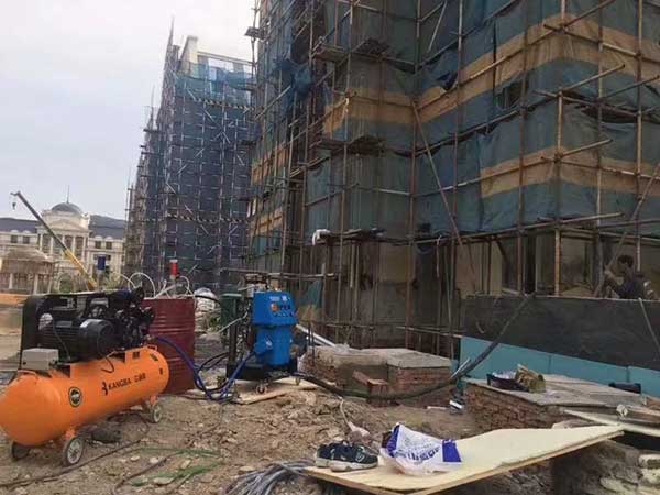 建筑市場需求量激增 聚氨酯行業(yè)競爭升級(jí)(圖1) 建筑外墻保溫聚氨酯噴涂施工
