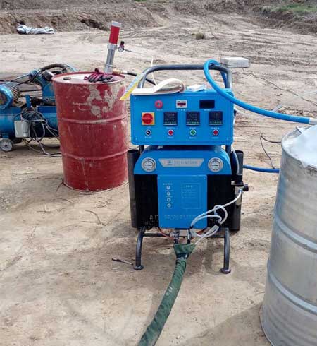 聚氨酯噴涂機(jī)壓力是多少(圖1) Q5200聚氨酯噴涂機(jī)