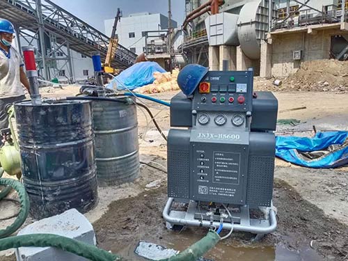 聚脲涂料防腐施工用什么噴涂設(shè)備(圖1) 液壓H5600聚脲涂料防腐施工噴涂設(shè)備