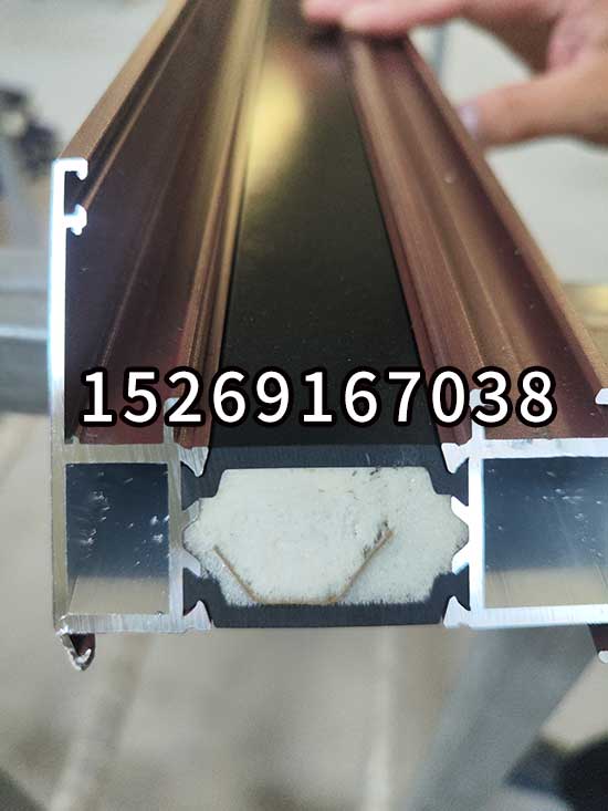 鋁型材發(fā)泡設(shè)備(圖3) JX-H-P30S穿條機 穿紙條式鋁型材發(fā)泡設(shè)備案例
